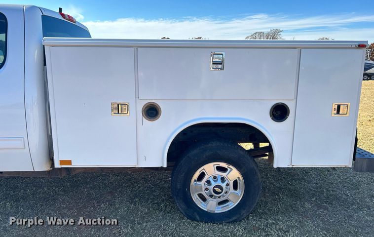 image for item DJ6490 2011 Chevrolet Silverado 2500HD  Ext. Cab utility bed pickup truck