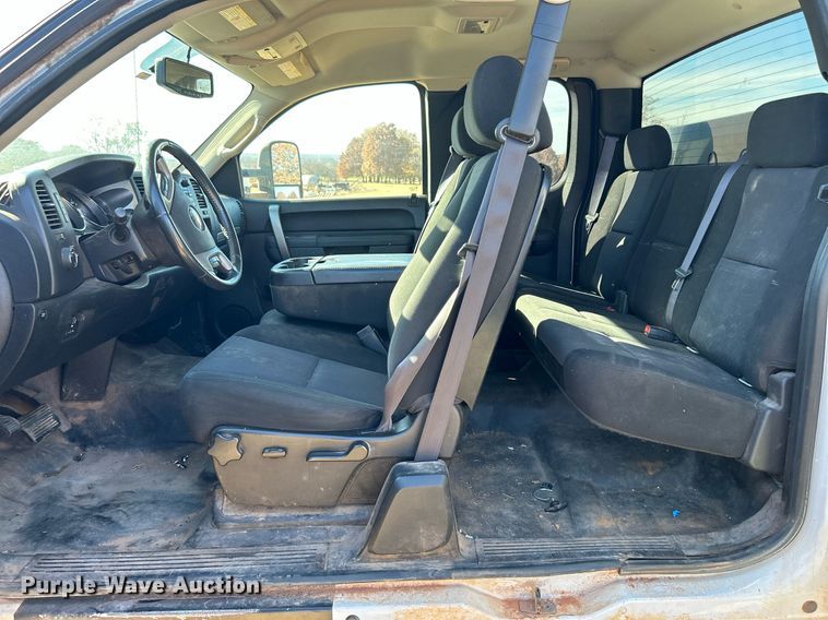 image for item DJ6490 2011 Chevrolet Silverado 2500HD  Ext. Cab utility bed pickup truck