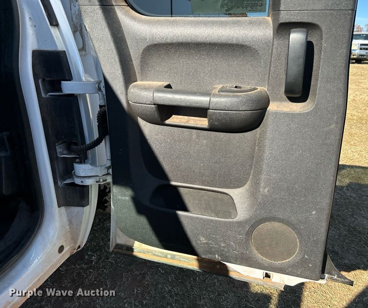 image for item DJ6490 2011 Chevrolet Silverado 2500HD  Ext. Cab utility bed pickup truck