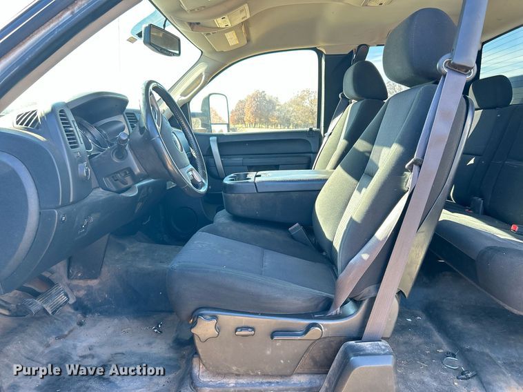 image for item DJ6490 2011 Chevrolet Silverado 2500HD  Ext. Cab utility bed pickup truck