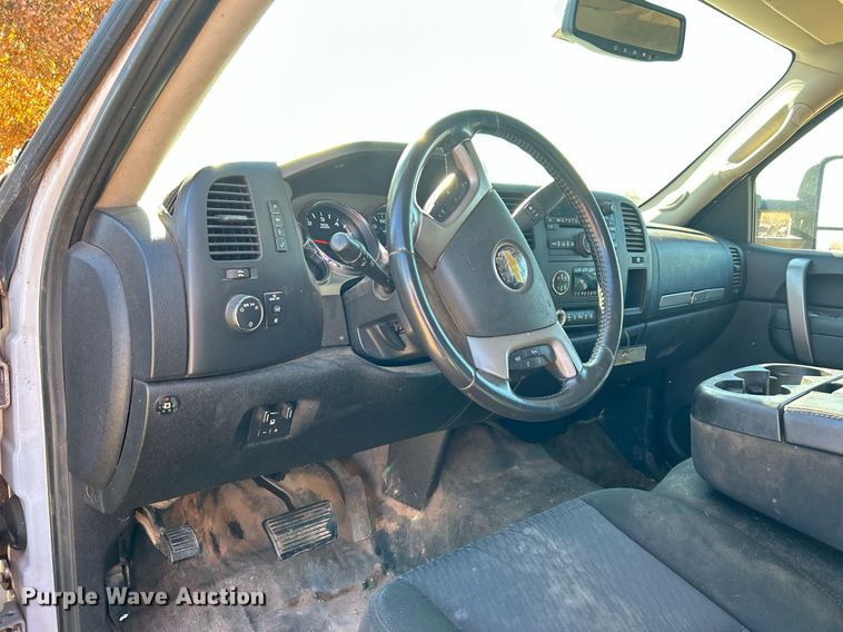 image for item DJ6490 2011 Chevrolet Silverado 2500HD  Ext. Cab utility bed pickup truck