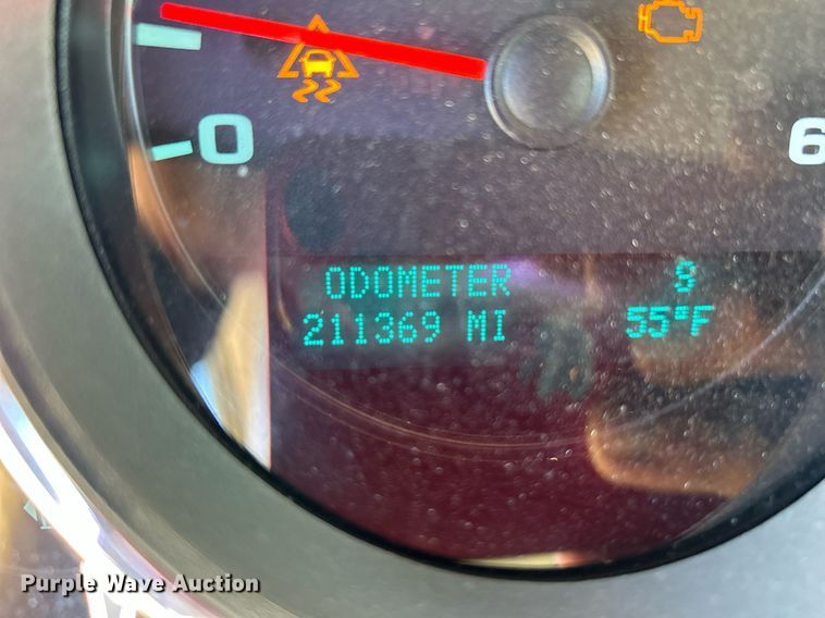 image for item DJ6490 2011 Chevrolet Silverado 2500HD  Ext. Cab utility bed pickup truck