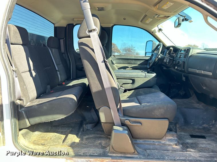 image for item DJ6490 2011 Chevrolet Silverado 2500HD  Ext. Cab utility bed pickup truck