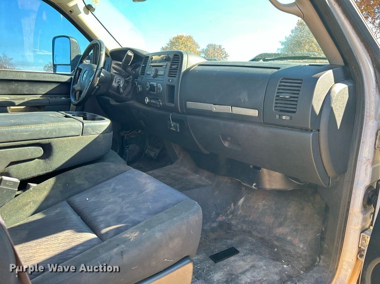 image for item DJ6490 2011 Chevrolet Silverado 2500HD  Ext. Cab utility bed pickup truck