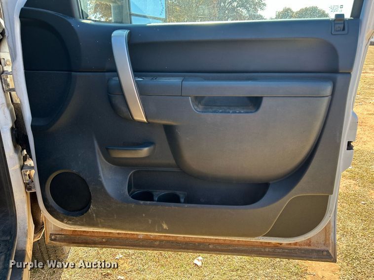 image for item DJ6490 2011 Chevrolet Silverado 2500HD  Ext. Cab utility bed pickup truck