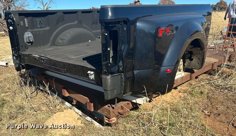 image for item DJ6492 2018 Ford F350  pickup truck bed