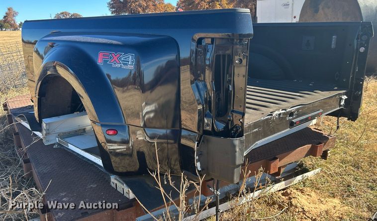 image for item DJ6492 2018 Ford F350  pickup truck bed