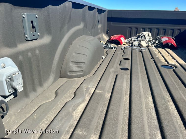 image for item DJ6492 2018 Ford F350  pickup truck bed