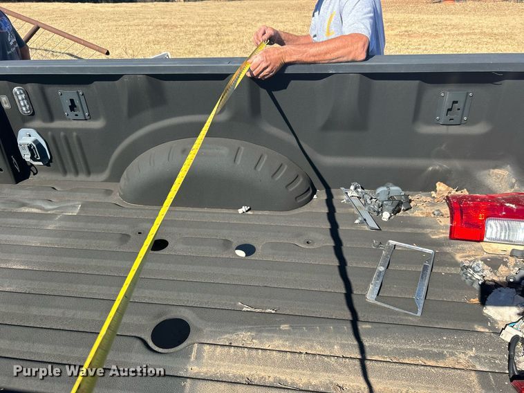 image for item DJ6492 2018 Ford F350  pickup truck bed