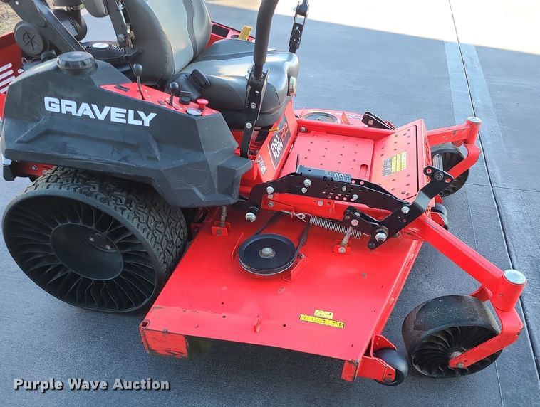 image for item DK4155 Gravely Proturn 272  ZTR lawn mower