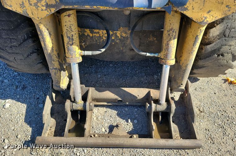 image for item DL7742 Mustang OMC552  skid steer loader