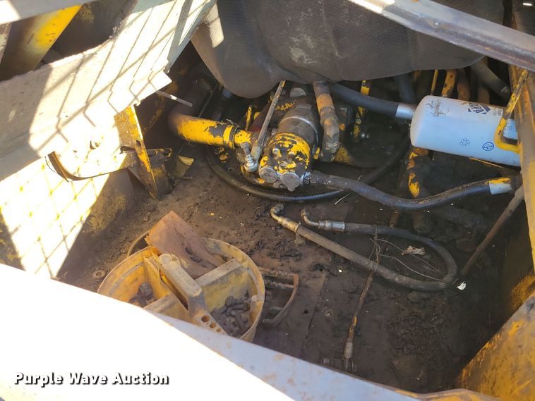 image for item DL7742 Mustang OMC552  skid steer loader