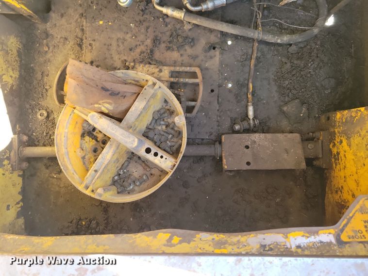 image for item DL7742 Mustang OMC552  skid steer loader