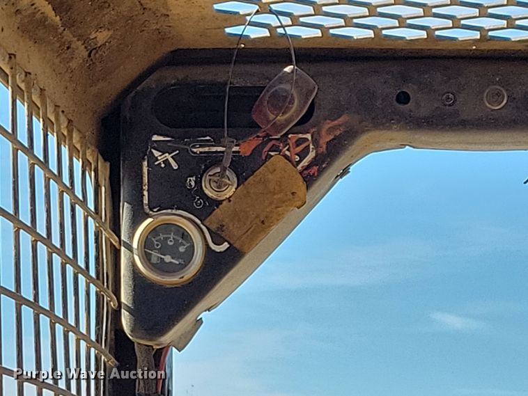 image for item DL7742 Mustang OMC552  skid steer loader