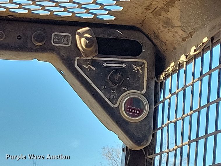 image for item DL7742 Mustang OMC552  skid steer loader