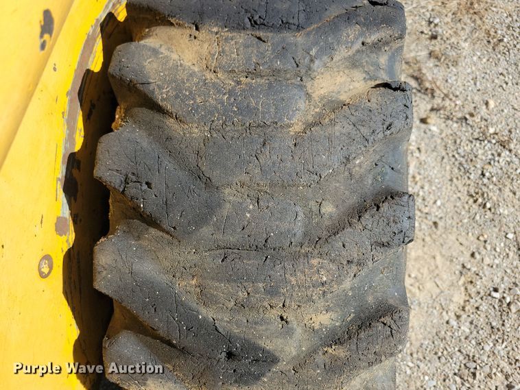 image for item DL7742 Mustang OMC552  skid steer loader