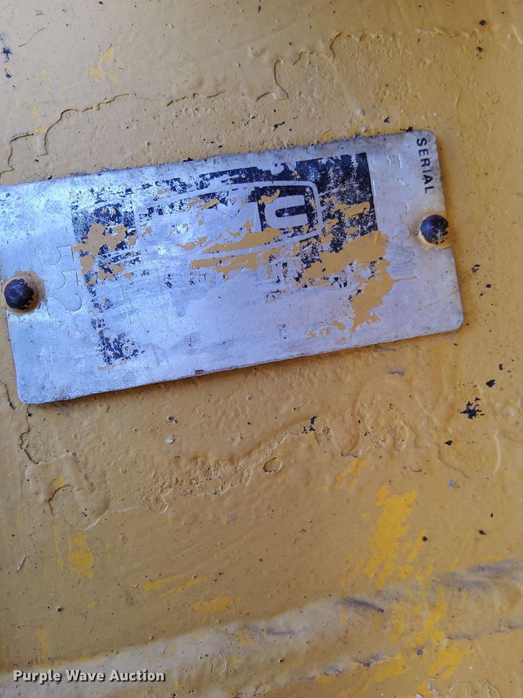 image for item DL7742 Mustang OMC552  skid steer loader