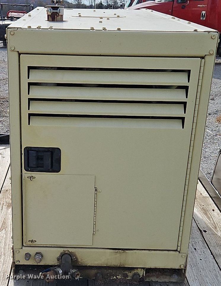 image for item DN7057 2003 Ingersoll Rand P185WJDU  air compressor