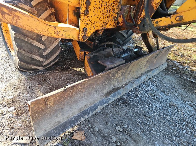 image for item DN7067 1982 Case DH4  trencher