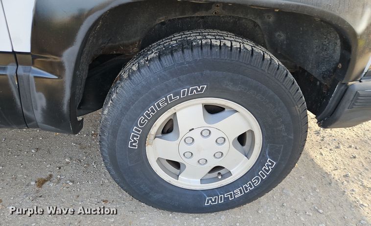 image for item DN7113 1994 Chevrolet Tahoe  SUV