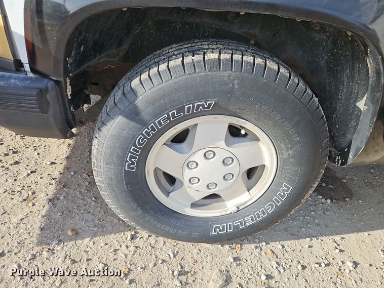 image for item DN7113 1994 Chevrolet Tahoe  SUV