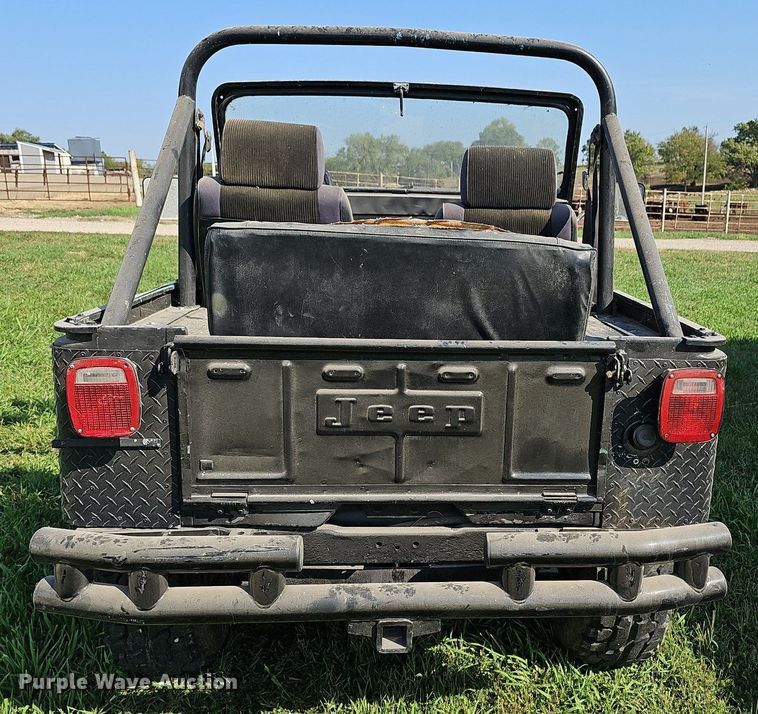 image for item DN8737 1974 Jeep CJ5  SUV