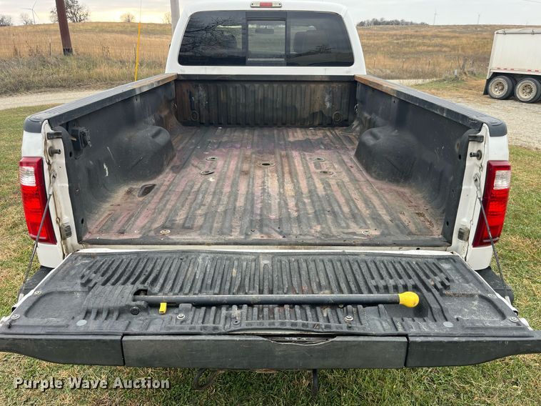 image for item DP2136 2012 Ford F350 Super Duty Lariat  Crew Cab pickup truck