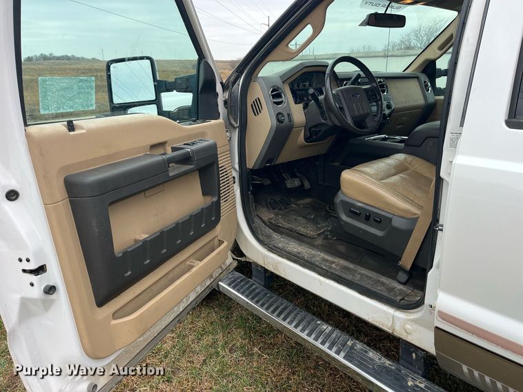 image for item DP2136 2012 Ford F350 Super Duty Lariat  Crew Cab pickup truck