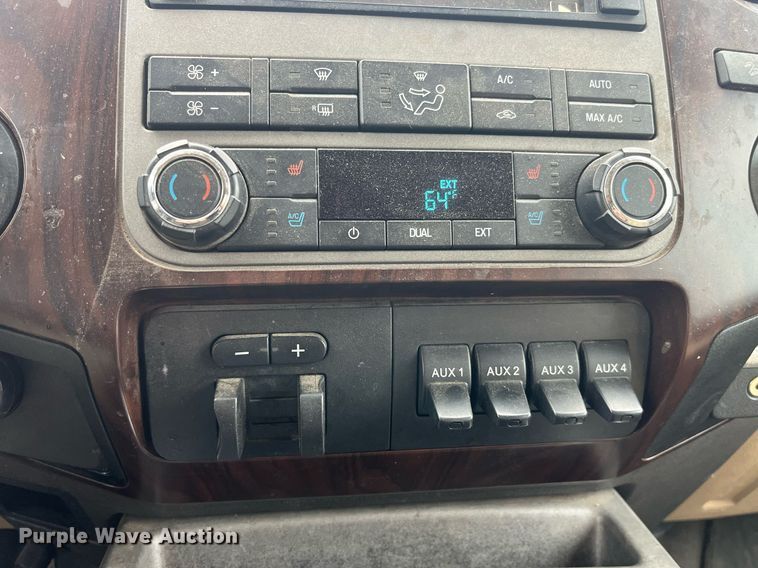 image for item DP2136 2012 Ford F350 Super Duty Lariat  Crew Cab pickup truck