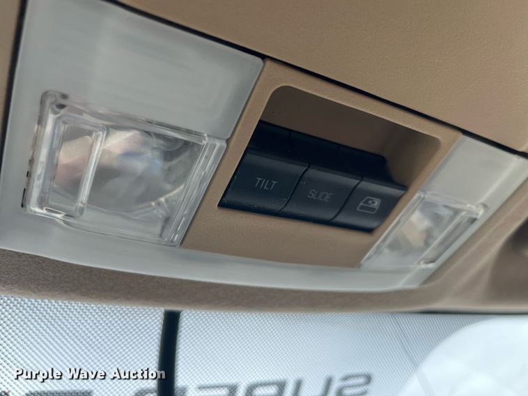 image for item DP2136 2012 Ford F350 Super Duty Lariat  Crew Cab pickup truck