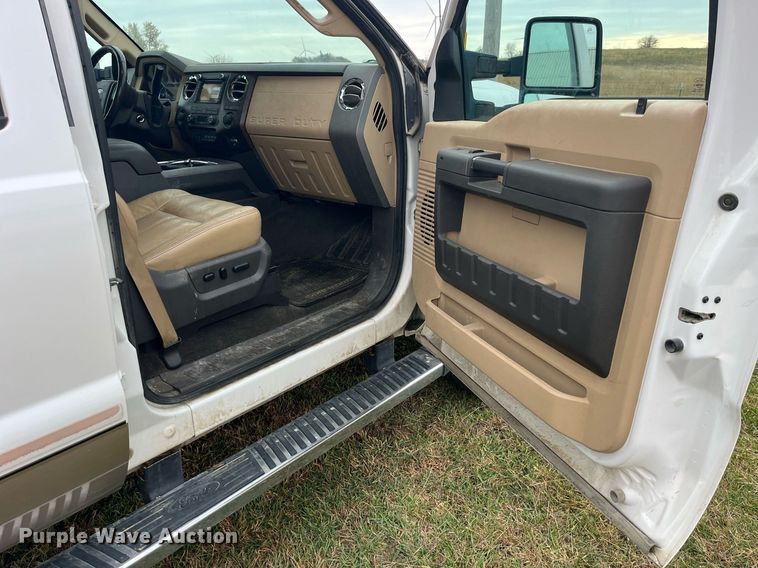 image for item DP2136 2012 Ford F350 Super Duty Lariat  Crew Cab pickup truck
