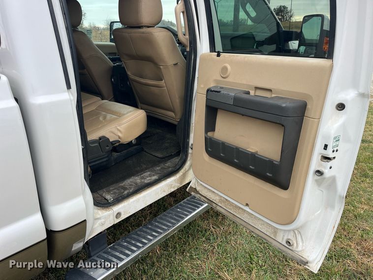 image for item DP2136 2012 Ford F350 Super Duty Lariat  Crew Cab pickup truck