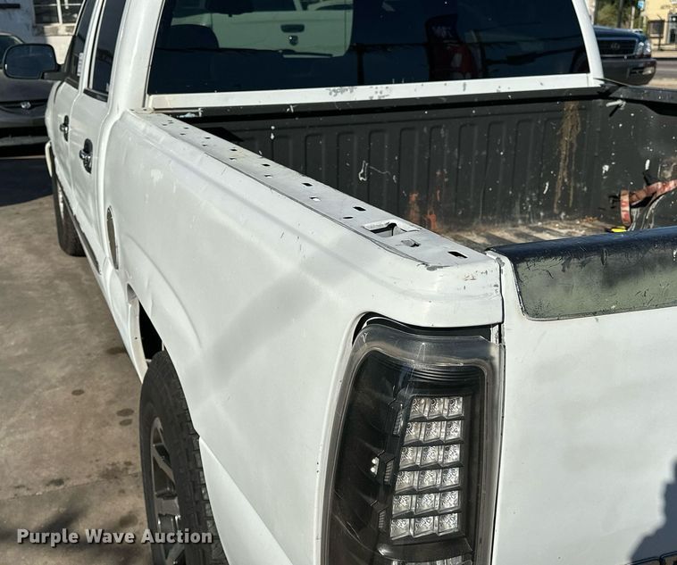 image for item DP3202 2007 GMC Sierra 1500  Crew Cab pickup truck