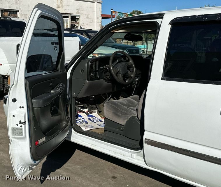 image for item DP3202 2007 GMC Sierra 1500  Crew Cab pickup truck