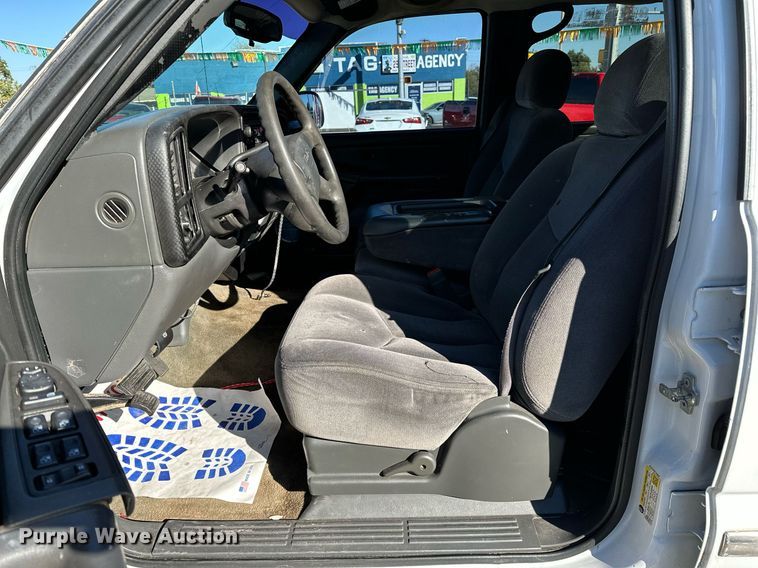 image for item DP3202 2007 GMC Sierra 1500  Crew Cab pickup truck