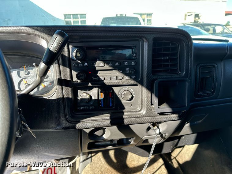 image for item DP3202 2007 GMC Sierra 1500  Crew Cab pickup truck