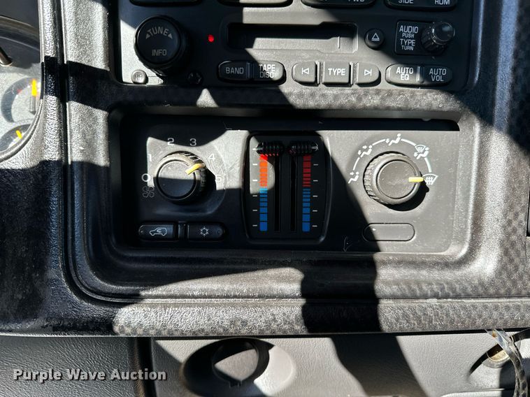 image for item DP3202 2007 GMC Sierra 1500  Crew Cab pickup truck