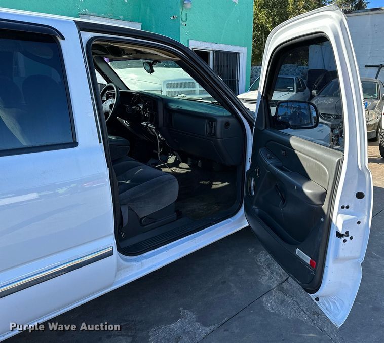 image for item DP3202 2007 GMC Sierra 1500  Crew Cab pickup truck