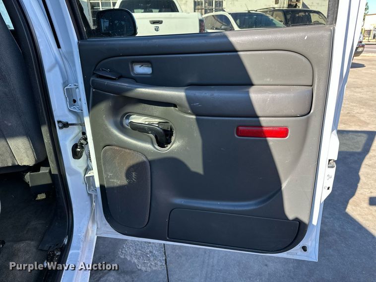 image for item DP3202 2007 GMC Sierra 1500  Crew Cab pickup truck