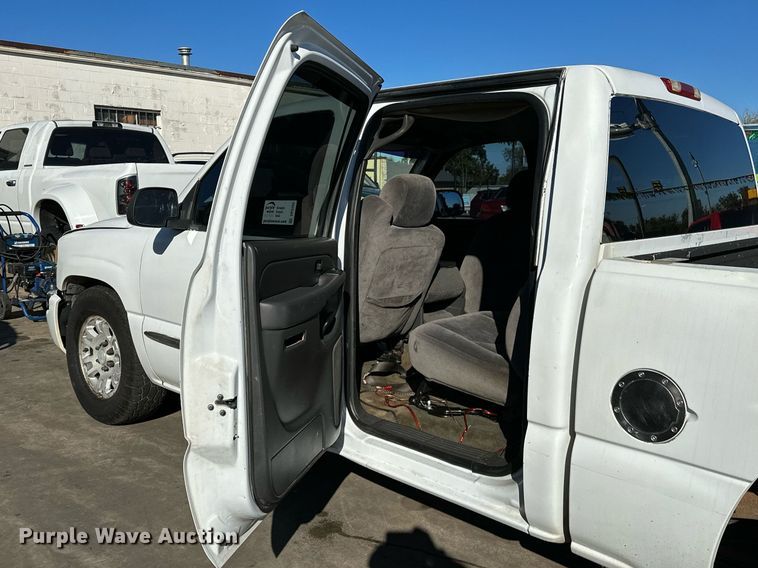 image for item DP3202 2007 GMC Sierra 1500  Crew Cab pickup truck