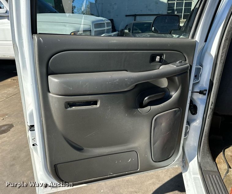 image for item DP3202 2007 GMC Sierra 1500  Crew Cab pickup truck