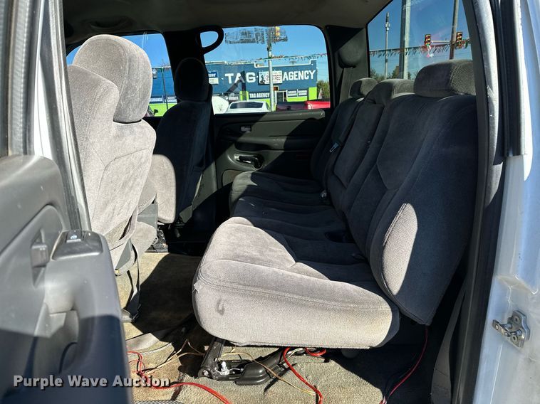 image for item DP3202 2007 GMC Sierra 1500  Crew Cab pickup truck