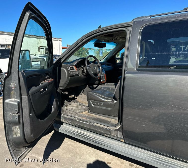 image for item DP3203 2010 Chevrolet Suburban 1500  SUV