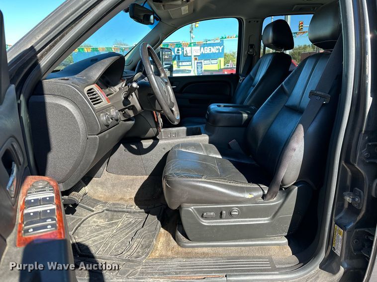 image for item DP3203 2010 Chevrolet Suburban 1500  SUV