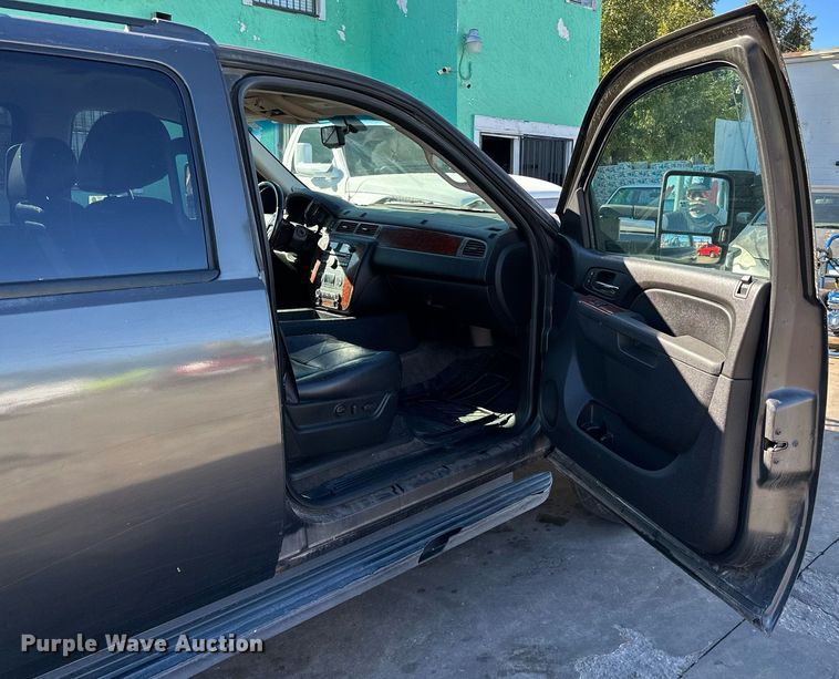 image for item DP3203 2010 Chevrolet Suburban 1500  SUV