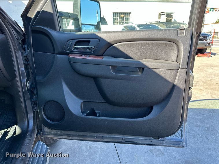 image for item DP3203 2010 Chevrolet Suburban 1500  SUV