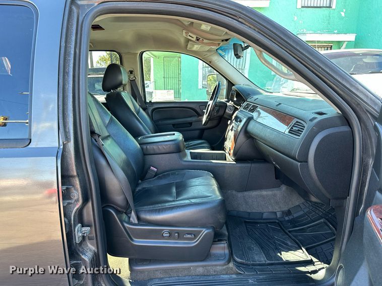 image for item DP3203 2010 Chevrolet Suburban 1500  SUV