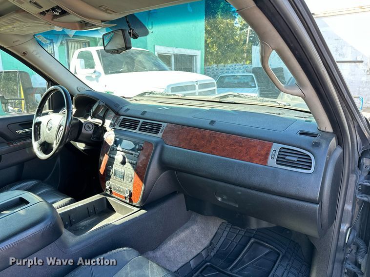 image for item DP3203 2010 Chevrolet Suburban 1500  SUV