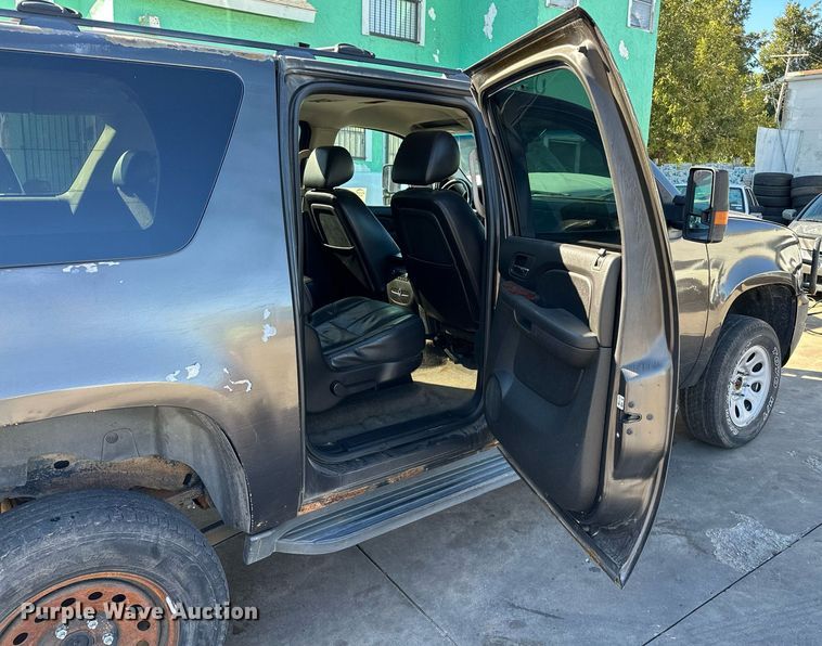 image for item DP3203 2010 Chevrolet Suburban 1500  SUV