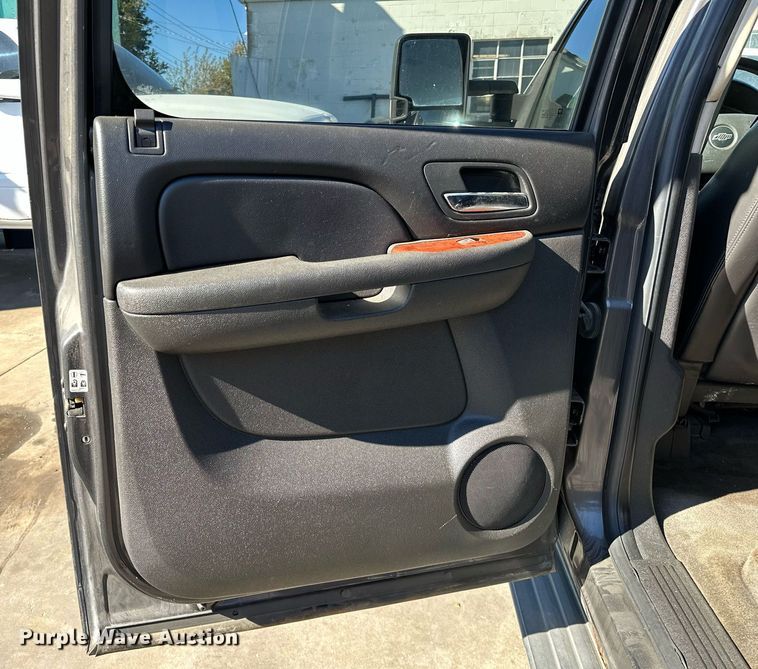 image for item DP3203 2010 Chevrolet Suburban 1500  SUV